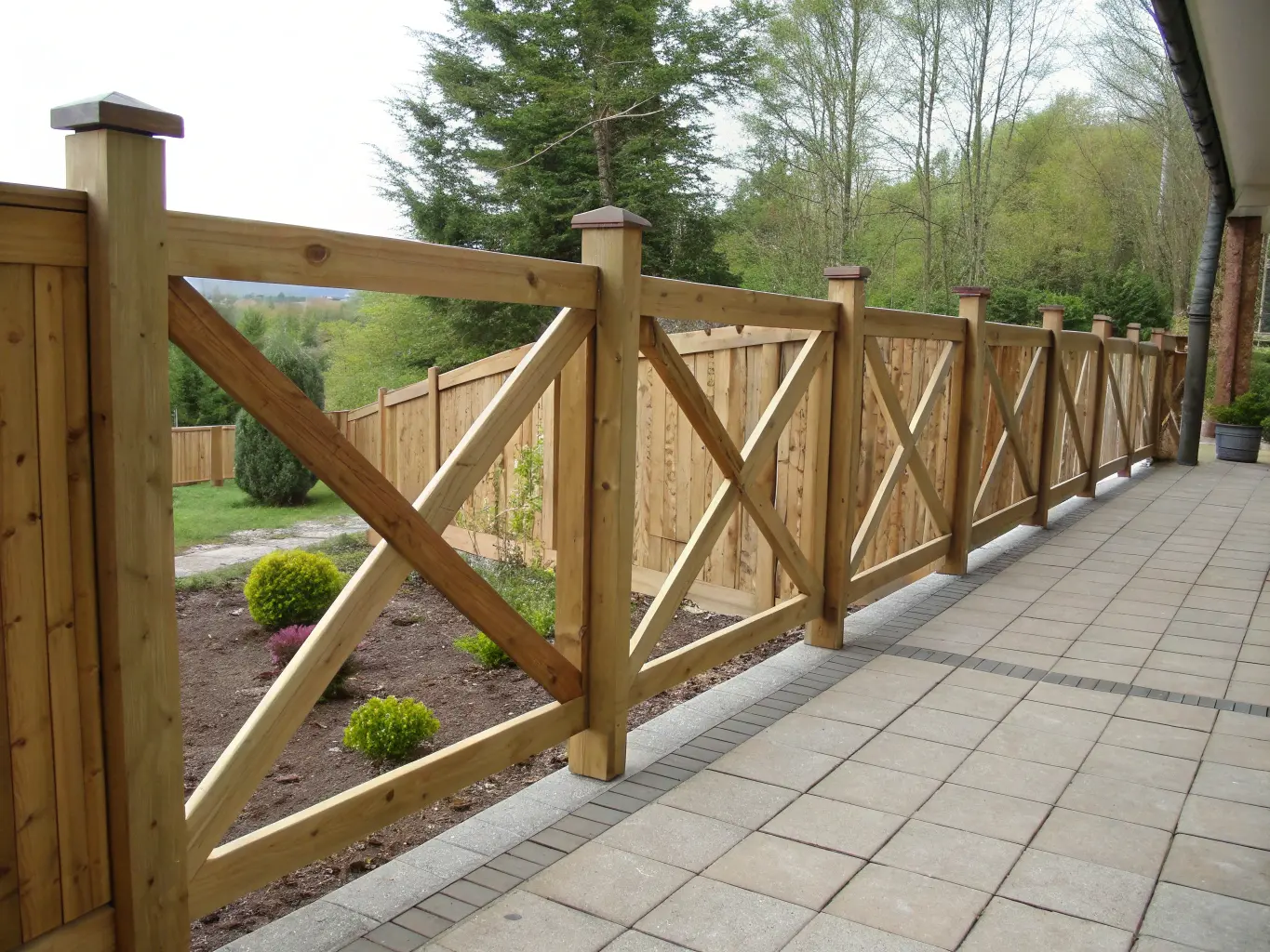 Kryss staket på altan med träreglar i X-mönster