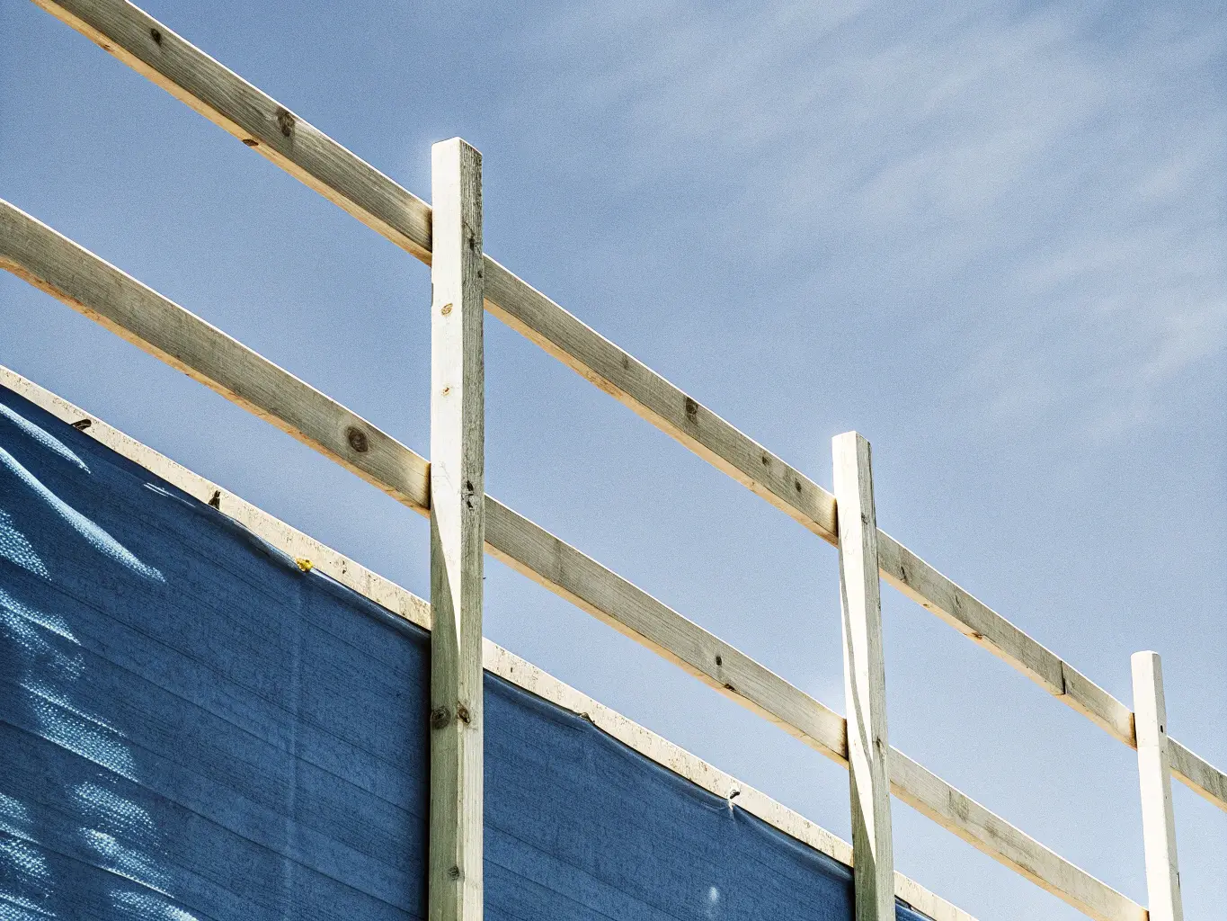 Stolpar och reglar för liggande staket