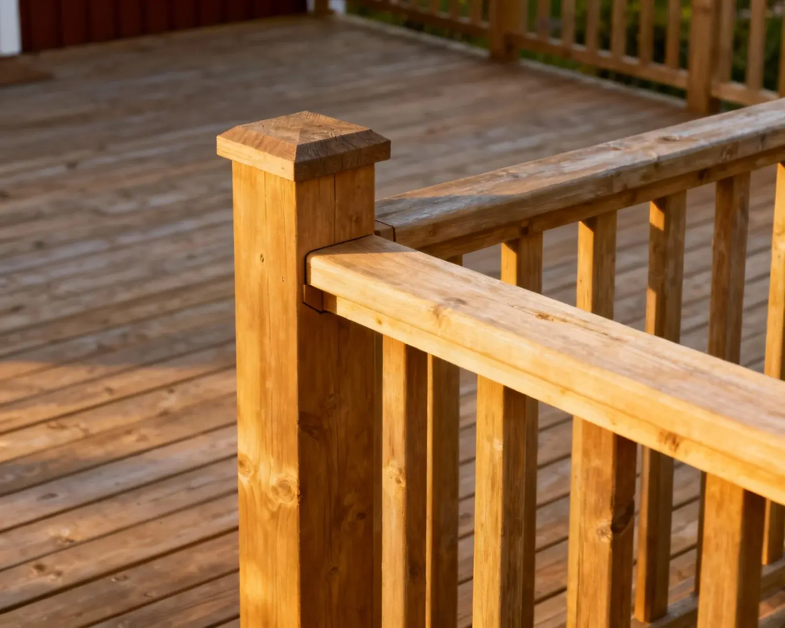 Hörn detalj av altanräcke