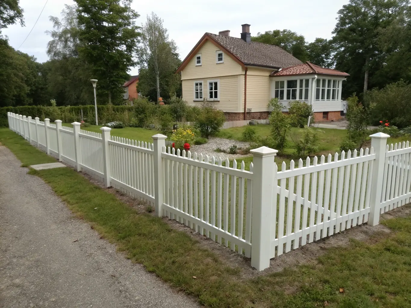 Exempel på bygglovsfritt staket som är 1,1 meter högt