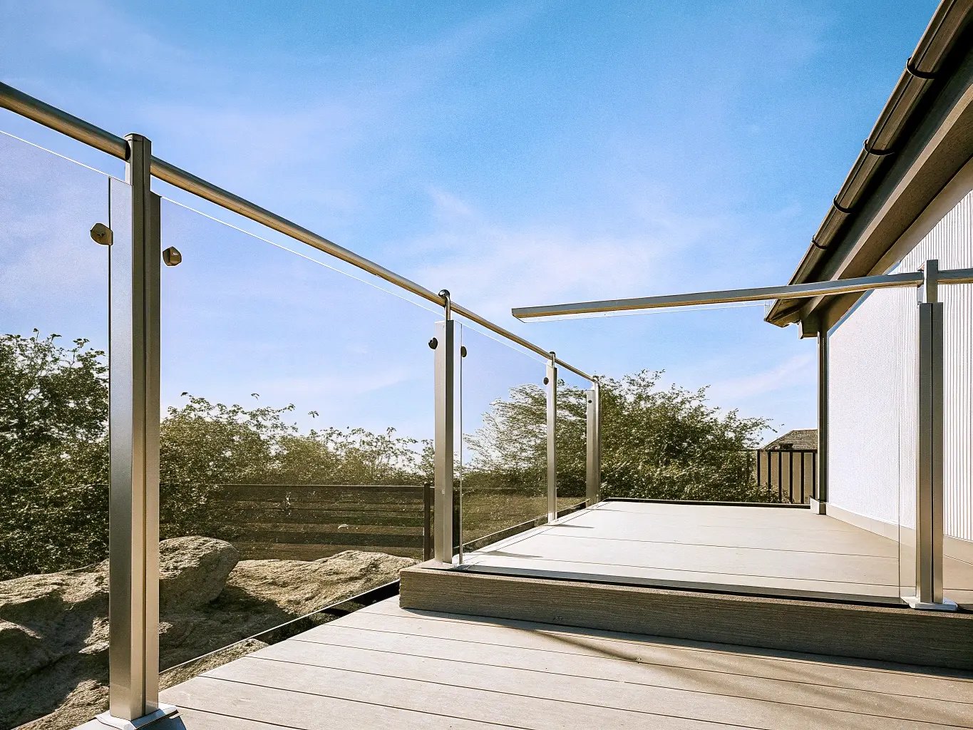 Glasräcke på altan