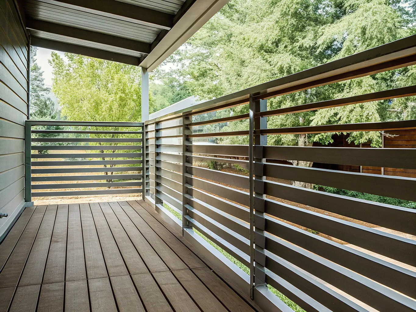 Liggande ribbor på altan