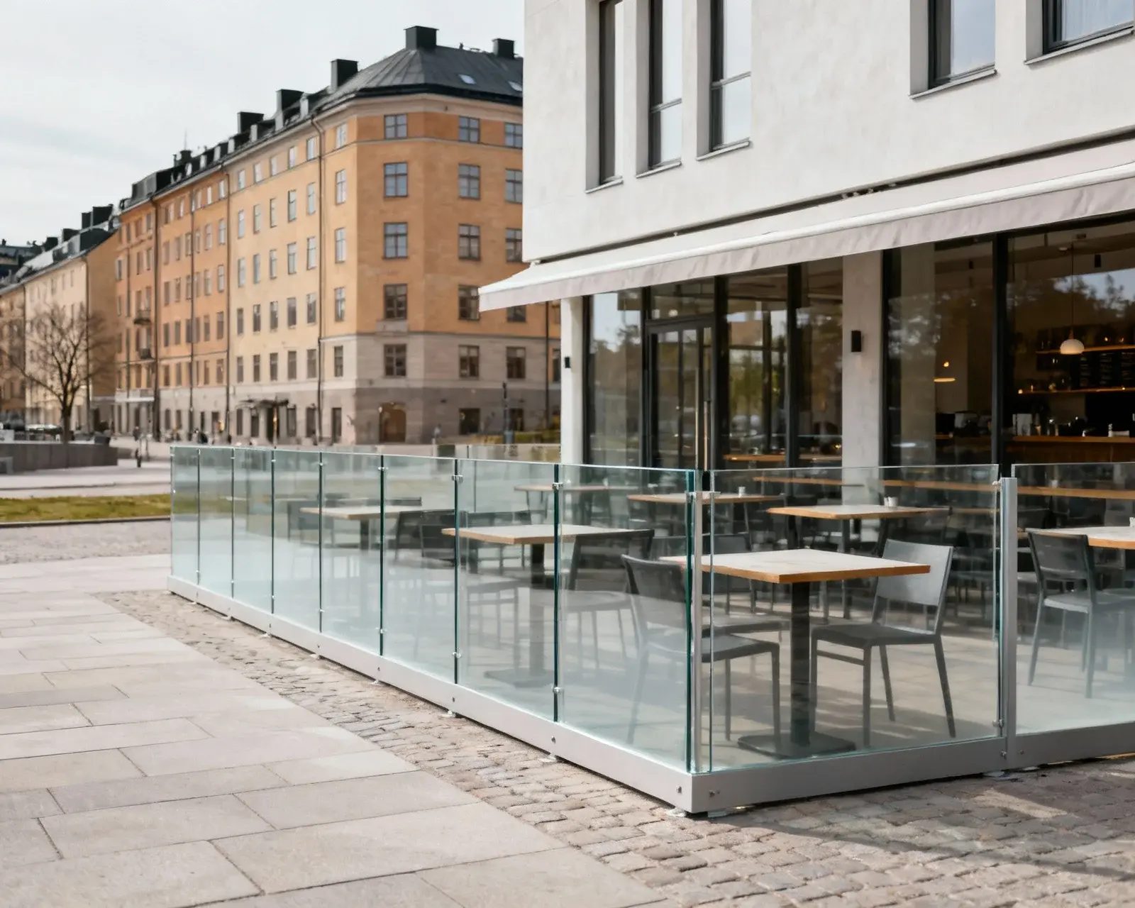 Glasavgränsning för utomhusservering i Stockholm